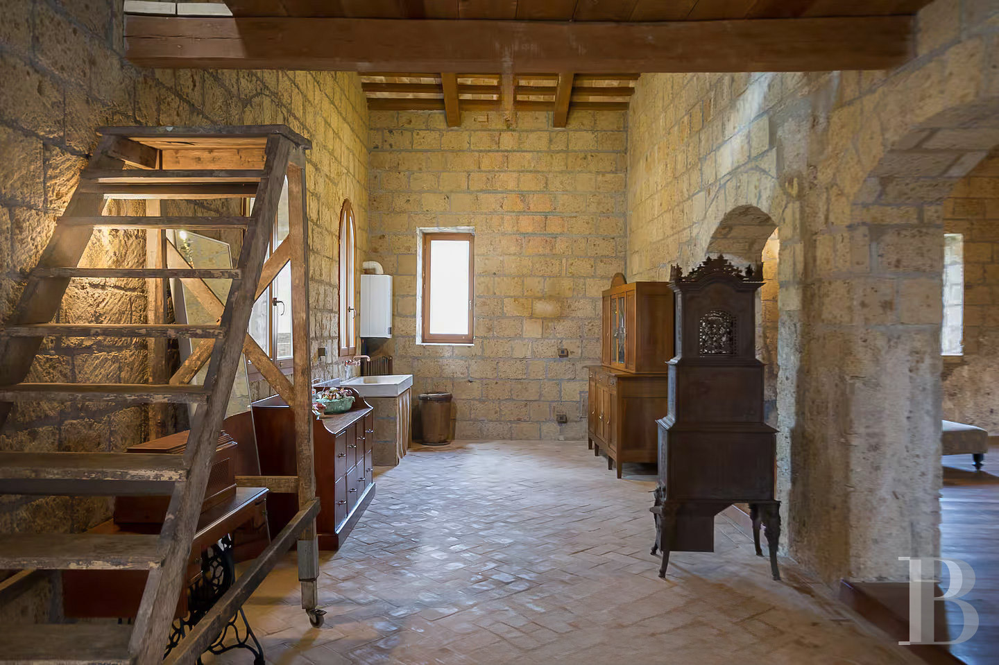 En Italie, au sud de Tuscania dans la province de Viterbe, une ancienne abbaye cistercienne réhabilitée au tournant du siècle - photo  n°17